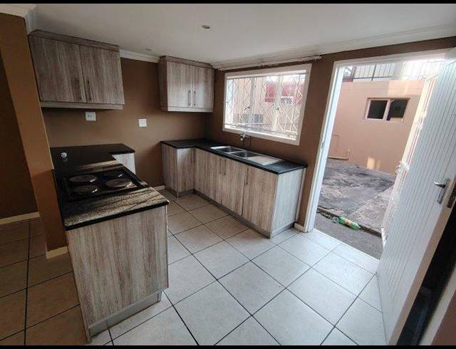 3 BEDROOM HOUSE FOR SALE IN CLAYFIELD